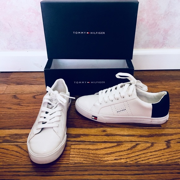 Tommy Hilfiger Shoes - Tommy Hilfiger Sneakers (mint condition)